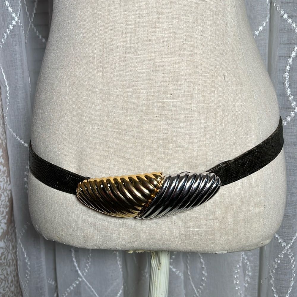 Alexis Kirk leather belt with 2 tone buckle appears to be a dark green